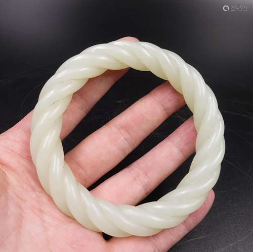 CHINESE MING DYNASTY WHITE JADE TWISTED BANGLE