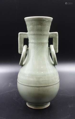 CHINESE YUAN DYNASTY LONGQUAN CELADON GLAZED VASE