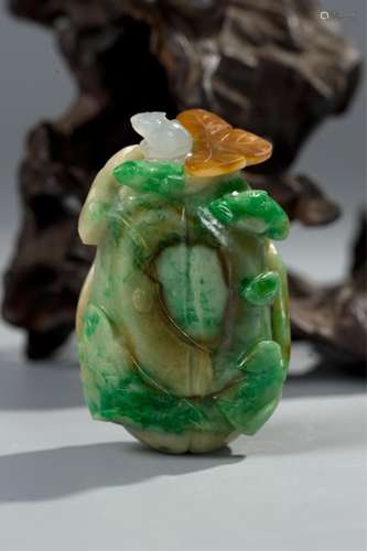 CHINESE TRI-COLOR JADEITE SNUFF BOTTLE