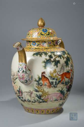 MAGNIFICENT CHINESE GILT FAMILLE ROSE TEA POT