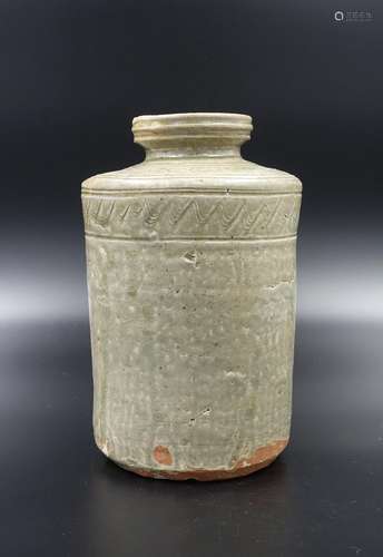 CHINESE JIN DYNASTY CELADON GLAZED VASE