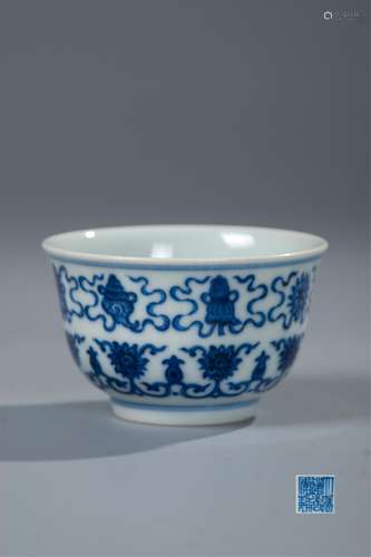 CHINESE BLUE AND WHITE PORCELAIN CUP