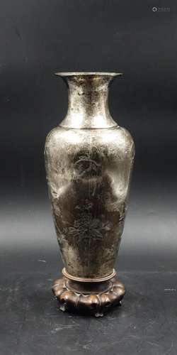 CHINESE QING DYNASTY SILVER VASE WITH STAND