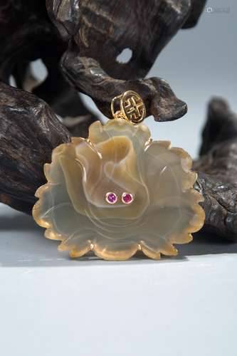 CHINESE AGATE PENDANT