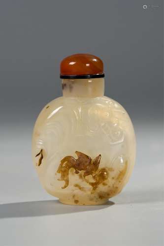 CHINESE AGATE SNUFF BOTTLE