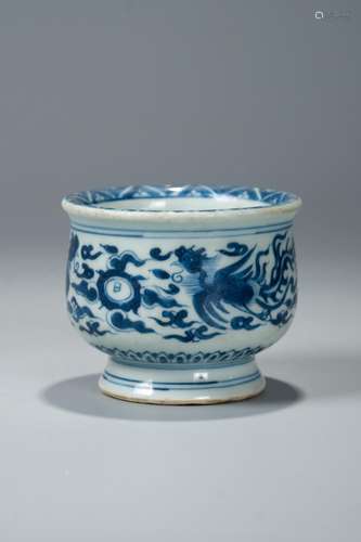 CHINESE BLUE AND WHITE PORCELAIN CENSER