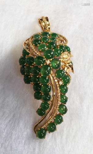 CHINESE JADEITE ON 18K GOLD PENDANT