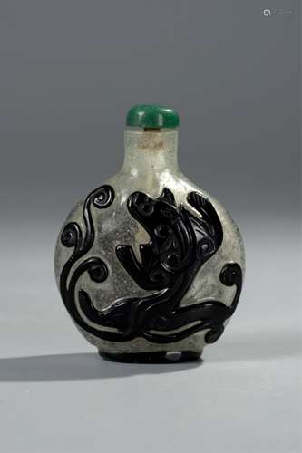 CHINESE BLACK OVER WHITE PEKING GLASS SNUFF BOTTLE