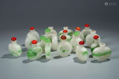 GROUP OF 19 GLASS IMITATE JADEITE SNUFF BOTTLES