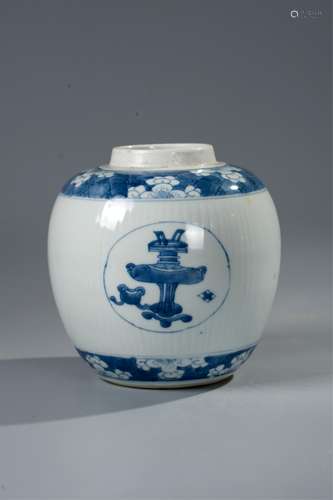 CHINESE KANGXI BLUE AND WHITE PORCELAIN JAR