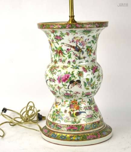 Chinese Rose Medallion Porcelain Vase Lamp