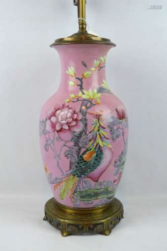 Good Qing Dynasty Chinese Enameled Porcelain Vase