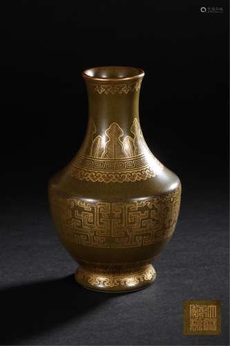 Chinese Qing Dynasty Gilt Tea Dust Glazed Vase