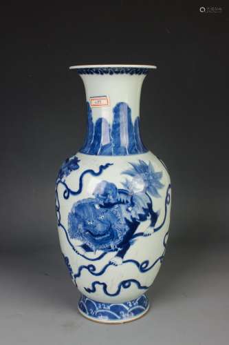 Chinese Qing Dynasty Blue And White Flower Vase