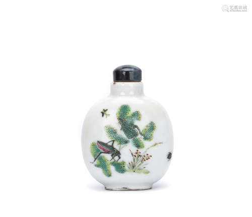 A Chinese Porcelain Snuff Bottle