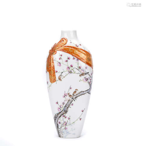 A Chinese Porcelain Vase