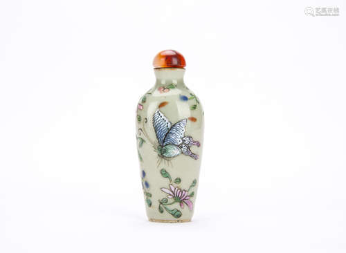 A Chinese Porcelain Snuff Bottle