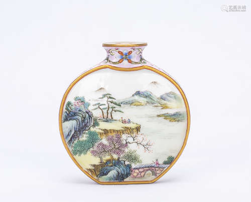 A Chinese Porcelain Snuff Bottle