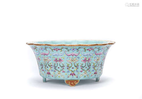 A Chinese Porcelain Jardiniere