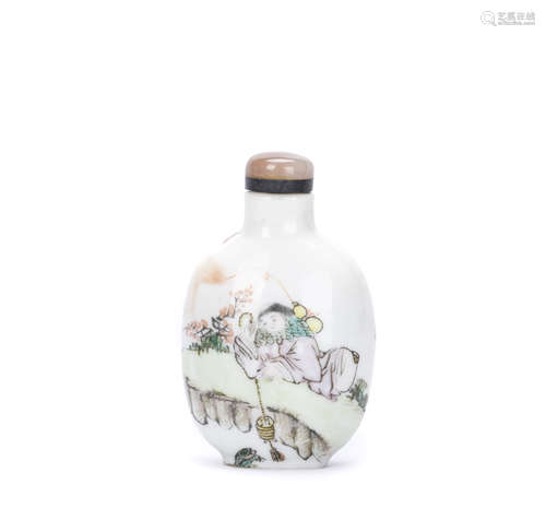 A Chinese Porcelain Snuff Bottle