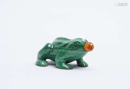 A Chinese Frog Shape Carved Snuff Bottle