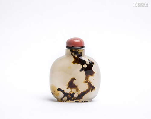 A Chinese Agate Snuff Bottle