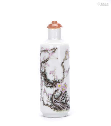 A Chinese Porcelain Snuff Bottle