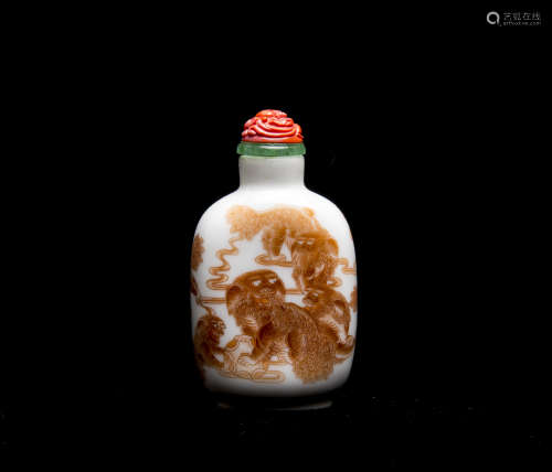 A Chinese Porcelain Snuff Bottle