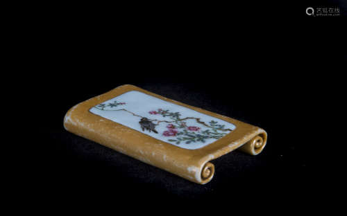 A Chinese Porcelain Case