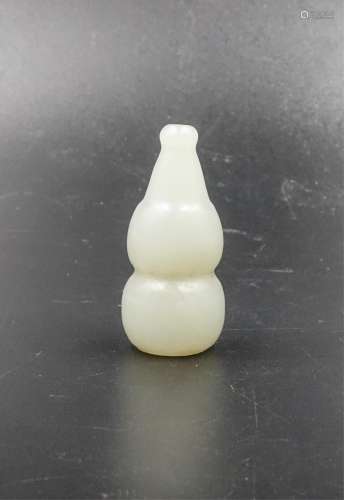 Chinese White Jade Mouth Piece In Gourd Shape