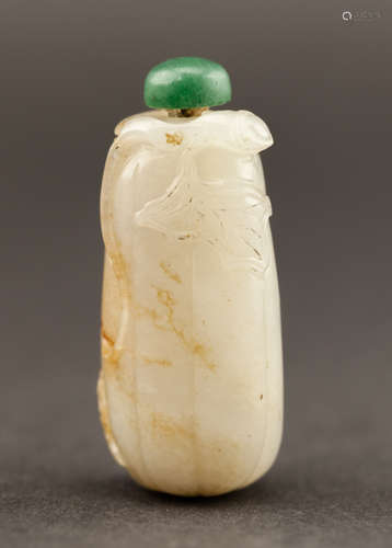 Chinese Antique Qing Dynasty Carved Jade Snuff Bottle