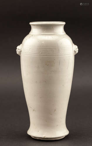 Chinese Antique Qing Dynasty White Dehua Figure Porcelain Vase