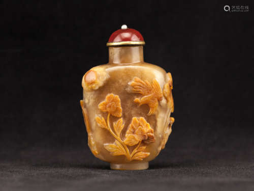 Chinese Antique Carved Honey Agate Snuff Bottle