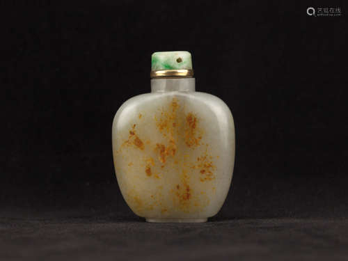 Chinese Antique White Jade Snuff Bottle