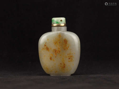 Chinese Antique White Jade Snuff Bottle