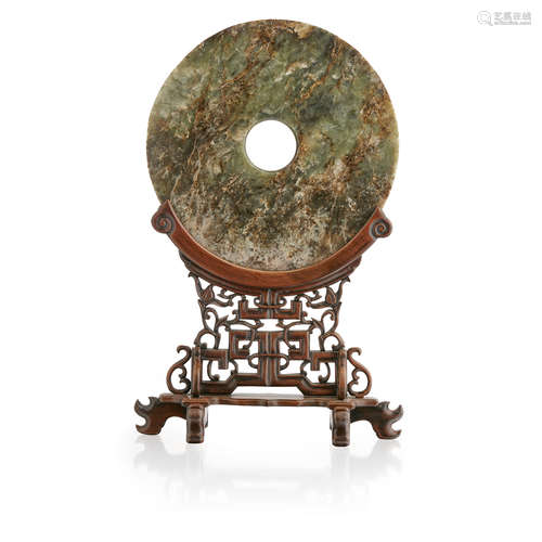 MOTTLED JADE BI DISC ON BLACKWOOD STAND QING DYNASTY, 18TH/19TH CENTURY