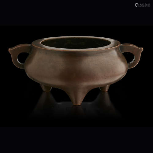 BRONZE TWIN-HANDLE TRIPOD CENSER LATE MING/EARLY QING DYNASTY, 17TH CENTURY