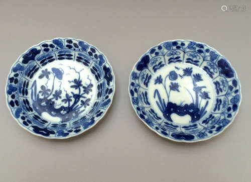 A PAIR OF CHINESE ANTIQUE BLUE AND WHITE DISHES, 18TH CENTURY