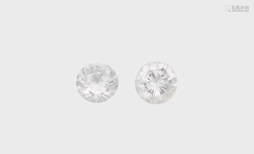 A pair of unmounted diamond weighing 1,06 and 1,02 carats. R.A.G. reports
