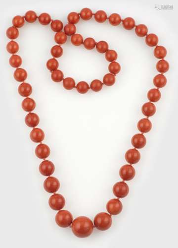 A graduated coral beads necklace