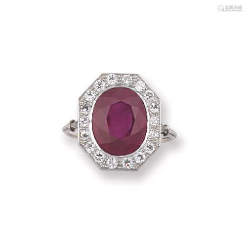 A Burma ruby ring. Gubelin report and SSEF report