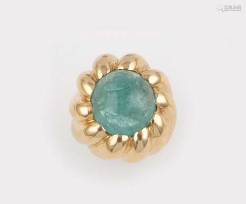 An emerald and yellow gold ring, cabochon cut