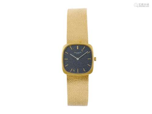 PATEK PHILIPPE, Genève, No. 1164222, case No. 2687697, Ref. 3566/1,  cushion shaped, thin, 18K yellow gold wristwatch with an integrated 18K yellow  gold Patek Philippe hammered mesh bracelet. Made circa 1970