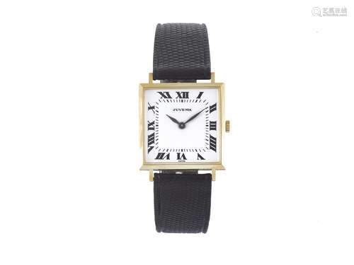 JUVENIA, case No. 789007, 18K yellow gold square wristwatch with Juvenia gold plated buckle. Accompanied by the original box and Guarantee. Made circa 1960