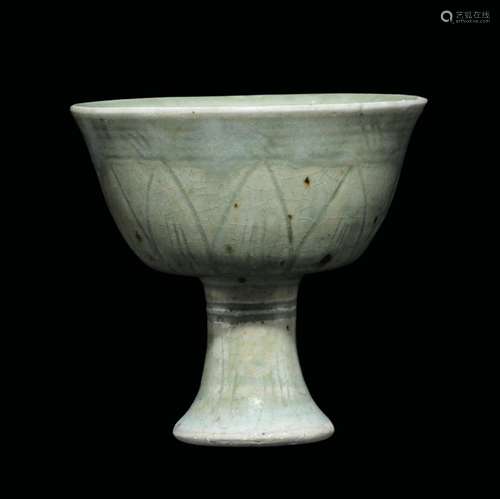 A Longquan Celadon porcelain cup, China, Yuan/Ming Dynasty, 14th century