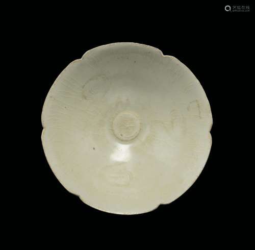 A craquelè glazed stoneware cup, China, Song Dynasty (960-1279)