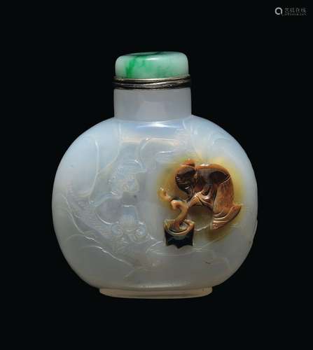 A white and russet agate snuff bottle with jadeite stopper depicting wise man and bats, China, Qing Dynasty, 19th century