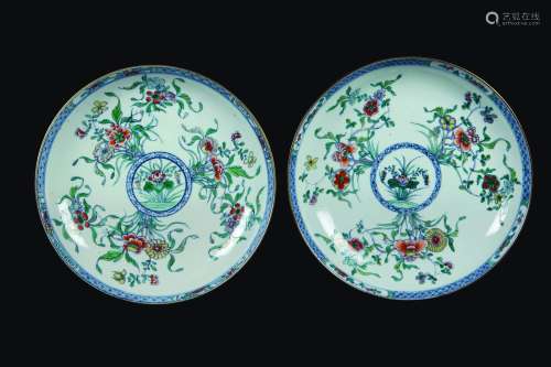 A pair of polychrome enamelled porcelain dishes with floral deocration, China, Qing Dynasty, Yongzheng Period (1723-1735)