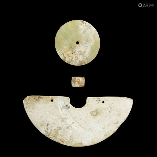 新石器时代 良渚文化    生坑玉璜、璧、勒一组三件