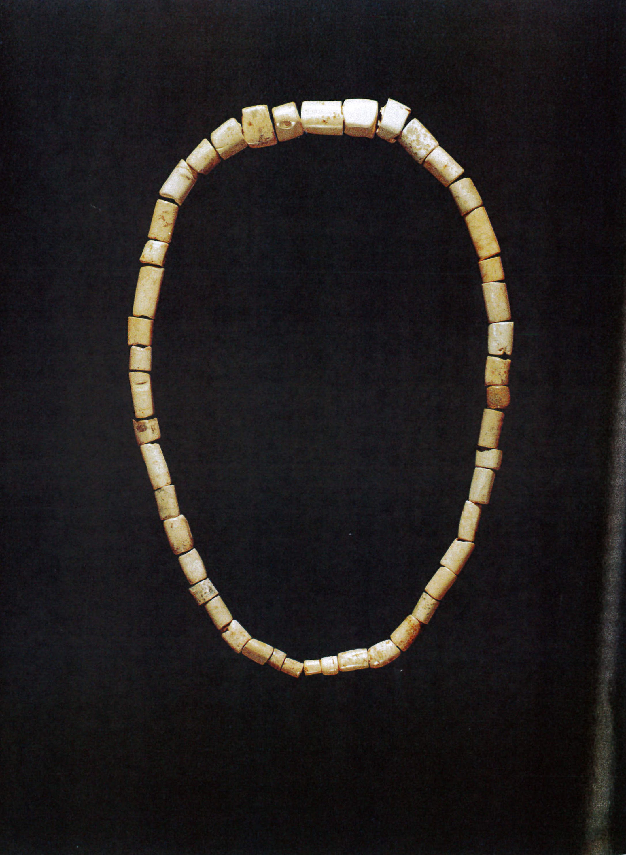 新石器时代良渚文化生坑四十六子玉管串饰